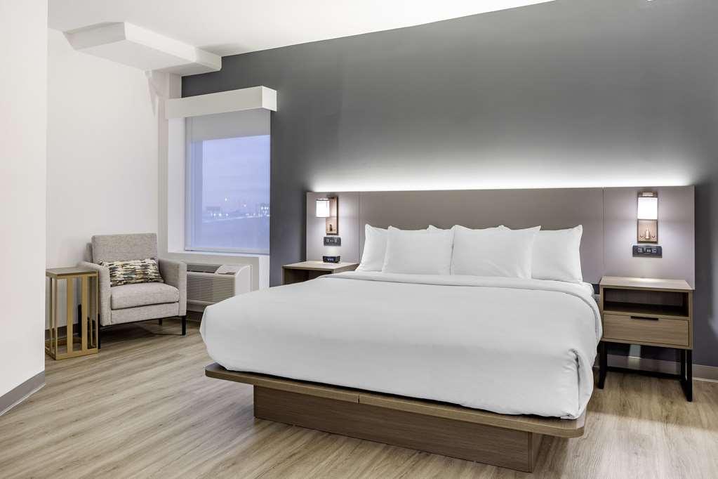 Comfort Inn & Suites Newark Liberty International Airport Стая снимка