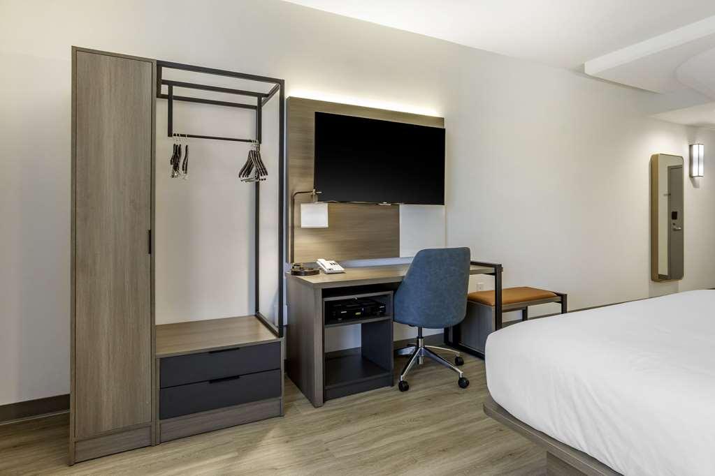 Comfort Inn & Suites Newark Liberty International Airport Стая снимка