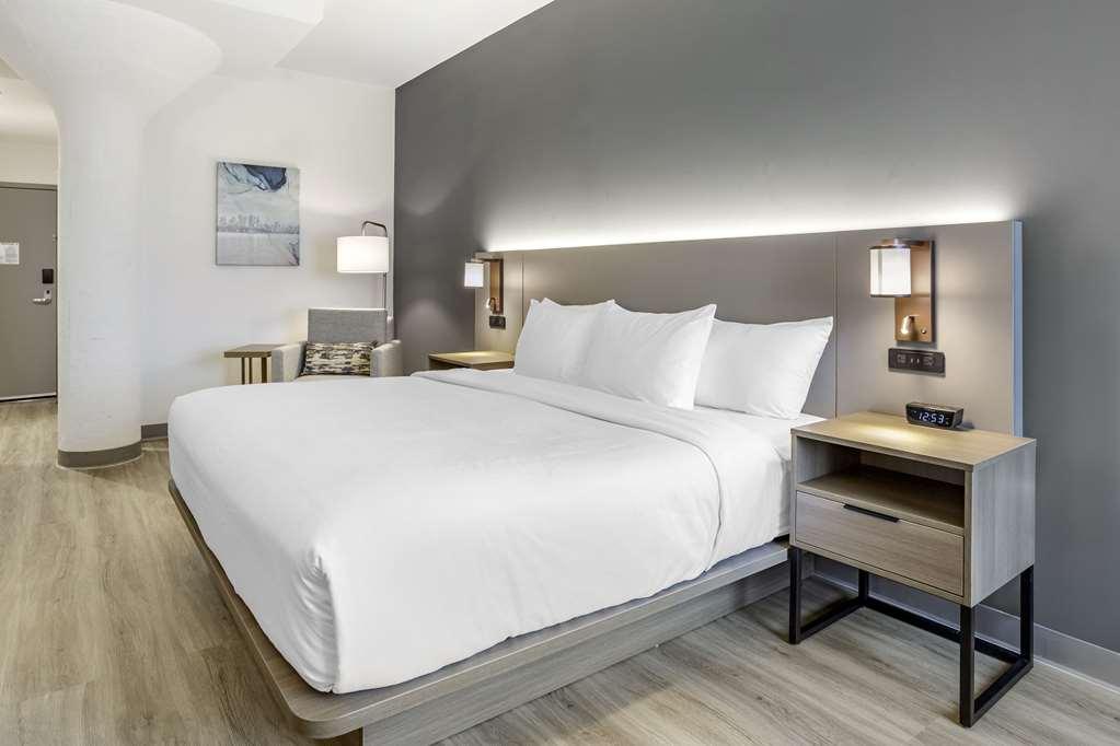 Comfort Inn & Suites Newark Liberty International Airport Стая снимка