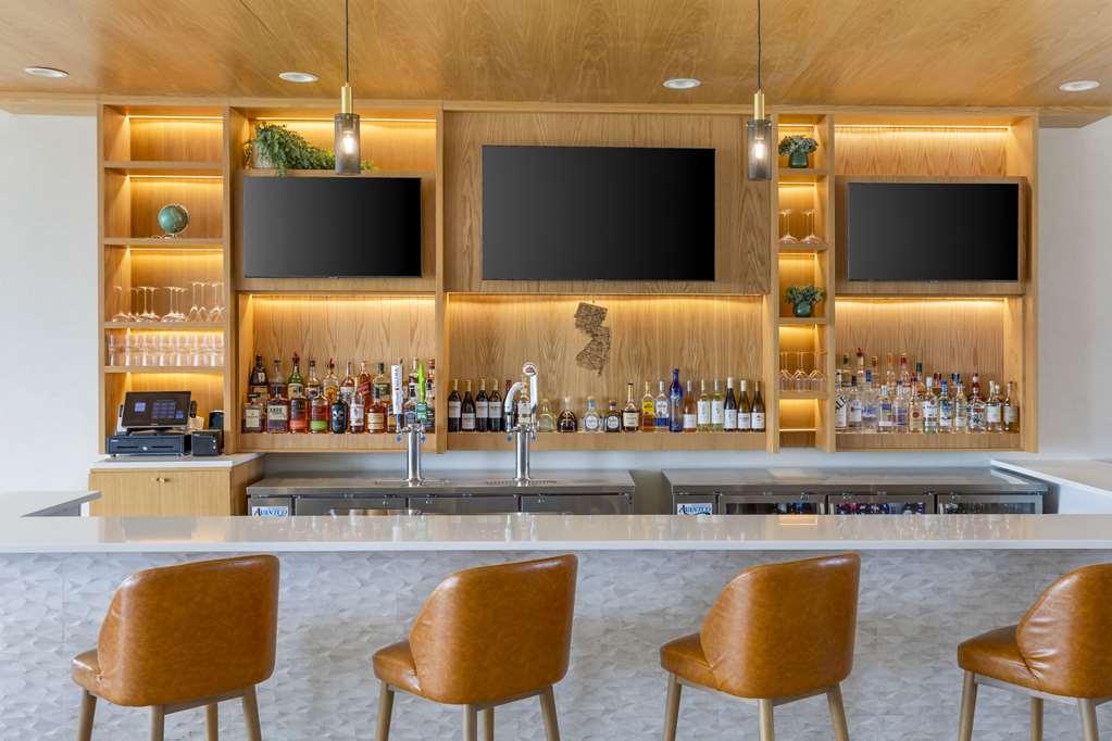 Comfort Inn & Suites Newark Liberty International Airport Ресторант снимка