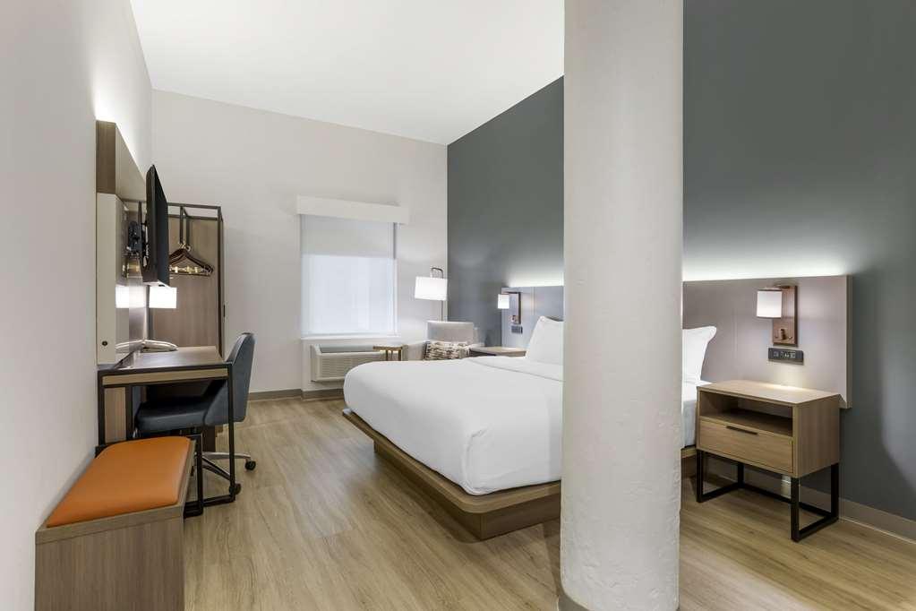 Comfort Inn & Suites Newark Liberty International Airport Стая снимка