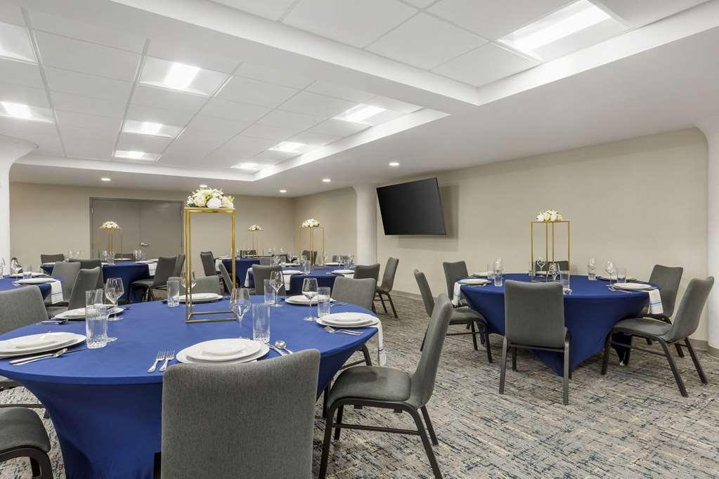 Comfort Inn & Suites Newark Liberty International Airport Съоръжения снимка